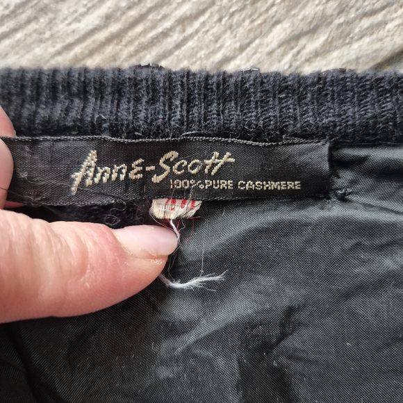 Vintage Anne-Scott Black 100% Cashmere Beaded Cardigan Sweater Lined 50s 60s M - Picture 3 of 10